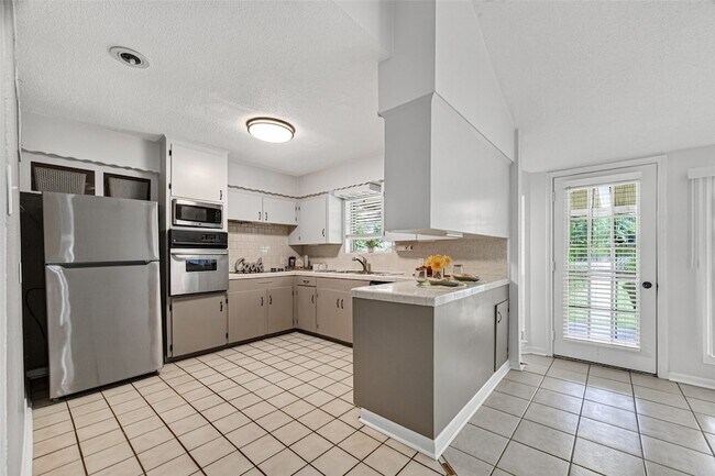 Building Photo - 5114 Beechnut St
