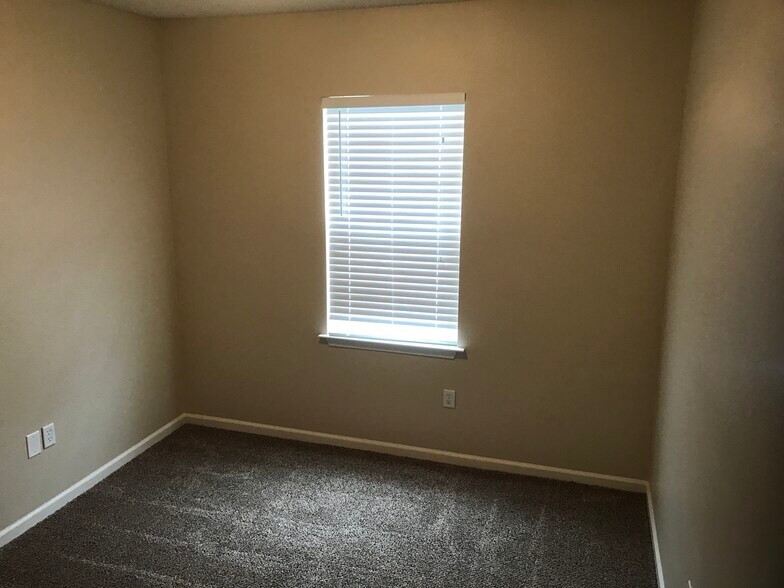 Building Photo - 213 Antigua Pl