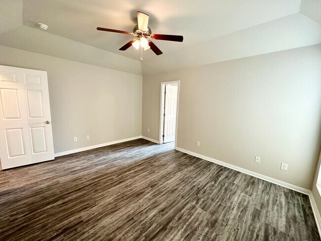 Building Photo - Charming home in Midway ISD.