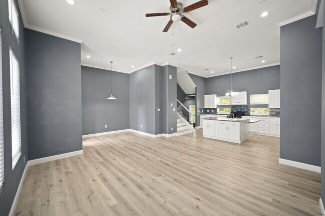 Building Photo - 2110 Oatfield Dr