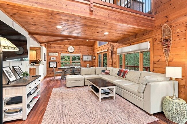 Building Photo - 3-Story, 5 bedroom, 3 bathroom in Harrison