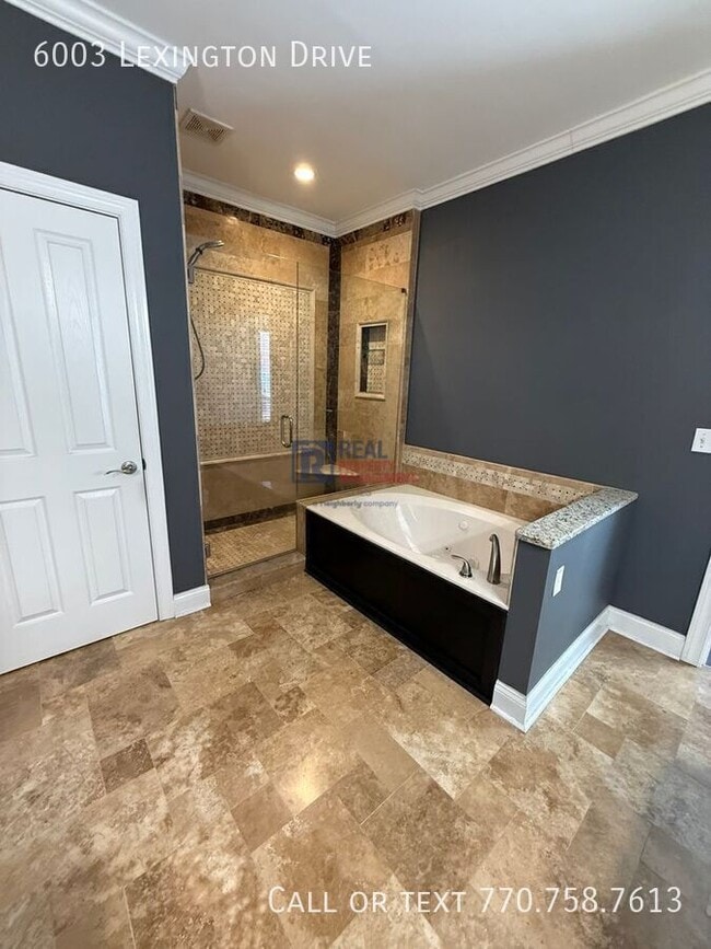 Building Photo - 6003 Lexington Dr