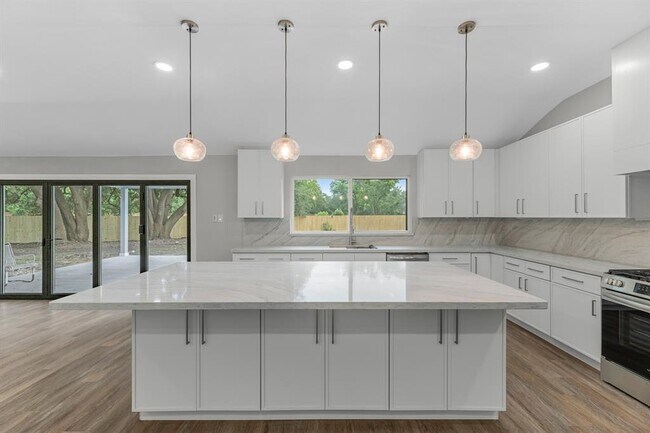 Building Photo - 8219 Wateka Cir