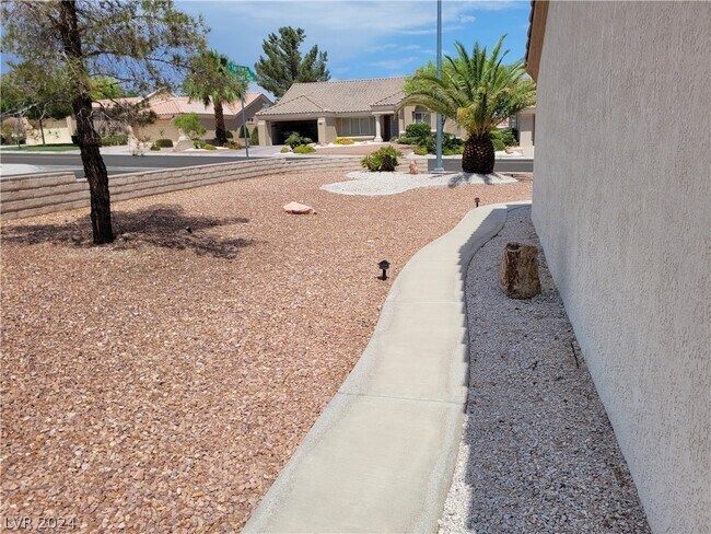 Building Photo - 9605 Sundial Dr