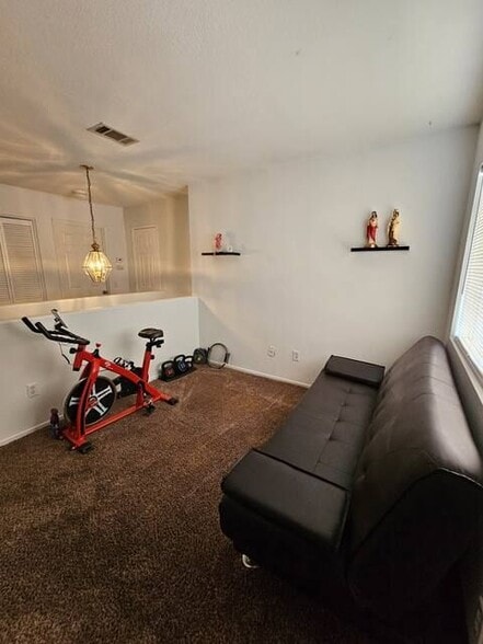 Building Photo - 15112 Brown Ln