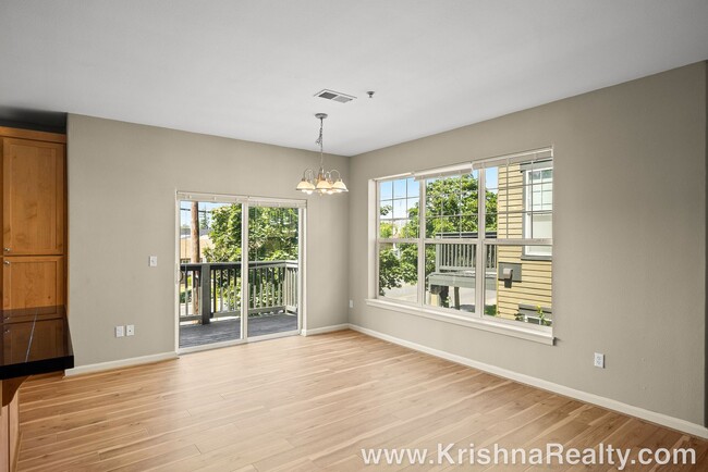 Building Photo - Spectacular 3BD* 2.5 BA* Condo*by Nike Wor...