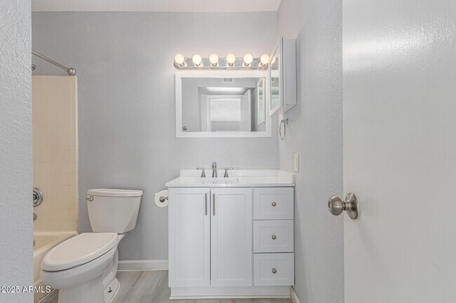 Building Photo - 4730 W Northern Ave