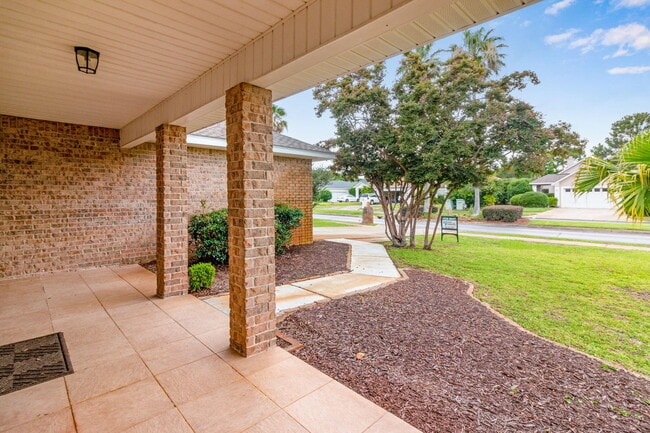 Building Photo - 210 S Shore Dr