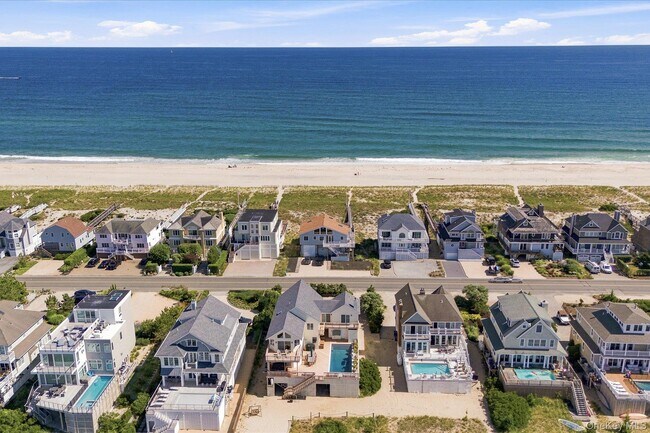 Building Photo - 717 Dune Rd
