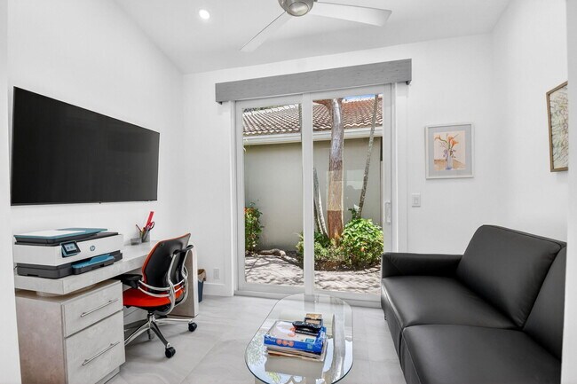 Building Photo - 5063 Ventura Dr