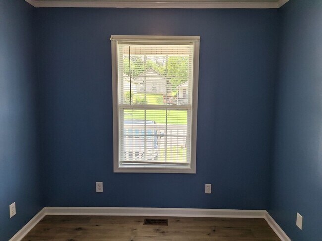 Building Photo - HOLIDAY MOVE IN SPECIAL. $500.00 OFF OF TH...