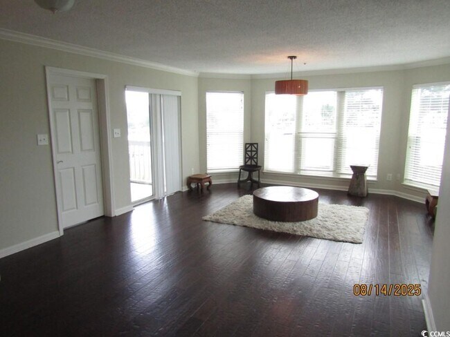 Building Photo - 4560 Greenbriar Dr