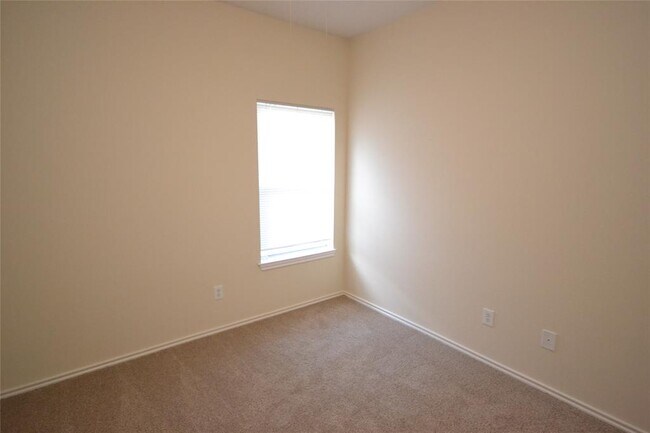 Building Photo - 716 Northcreek Dr