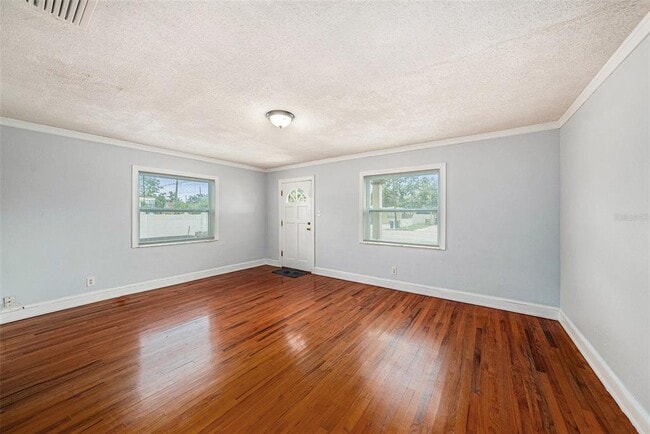 Building Photo - 213 N Lincoln Ave