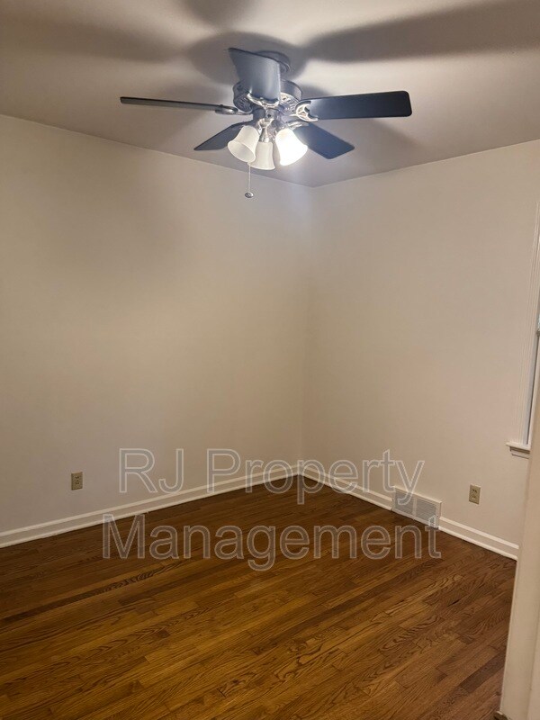 Building Photo - 1619 Dorset Dr