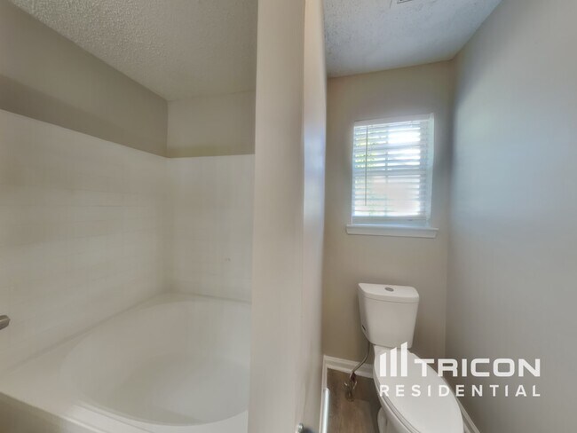 Building Photo - 5093 River Overlook Way