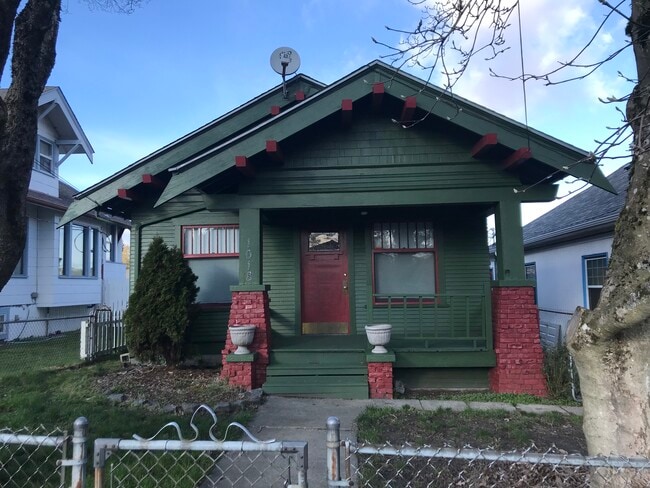 Building Photo - 1018 5th St
