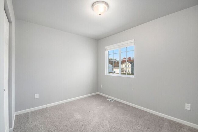 Building Photo - 2214 Macatawa Ln