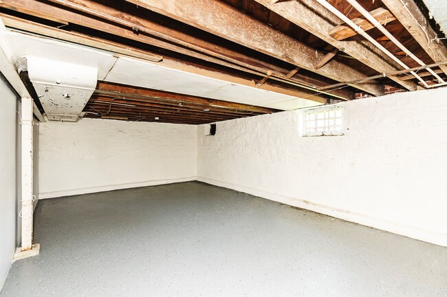 Building Photo - Amazing 3 Bed 1 Bath Home