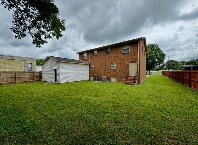 Building Photo - Townhome with attached garage near Tech Corridor and Research Park