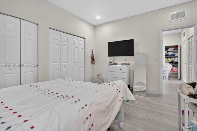 Building Photo - 4422 NW 112th Ct