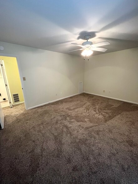 Master Bedroom - 1035 Willow Green Dr