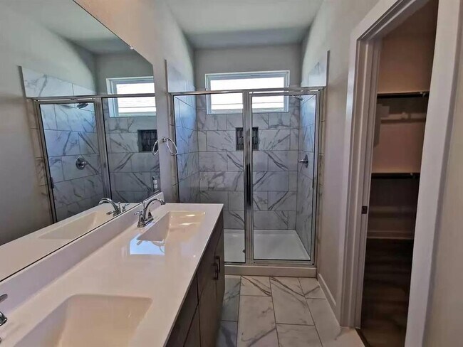 Building Photo - 118 Dedina Dr