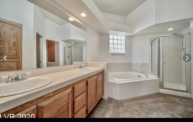 Building Photo - 2420 Silver Shadow Dr