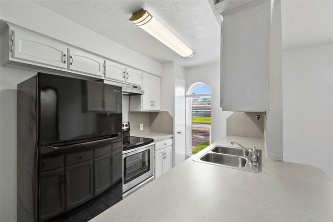 Building Photo - 826 Seacliff Dr