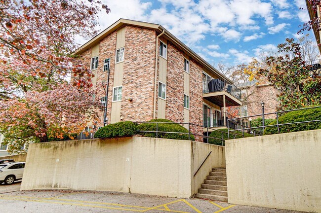 Building Photo - 801 Delta Ave