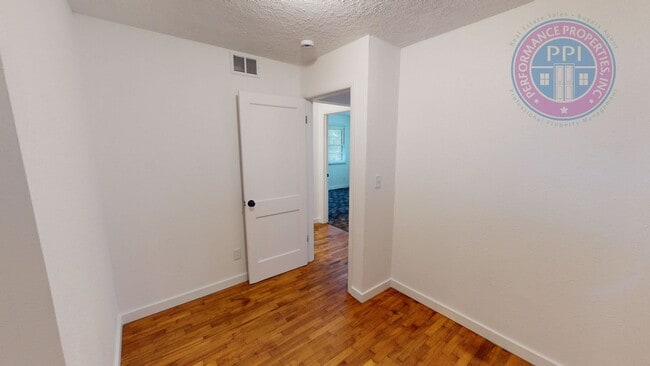 Building Photo - Enjoy Rural Living, Close To City & Freewa...