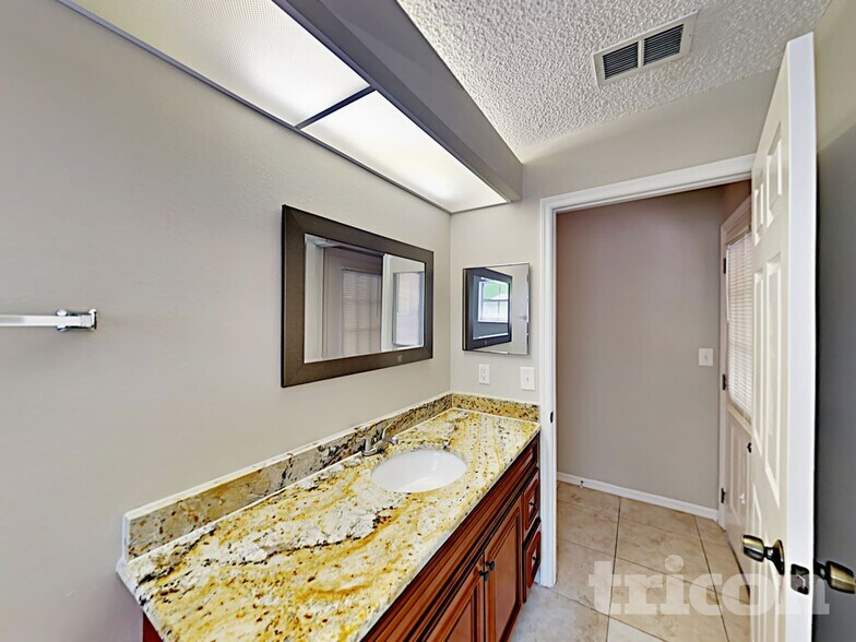 Building Photo - 6827 San Jose Loop