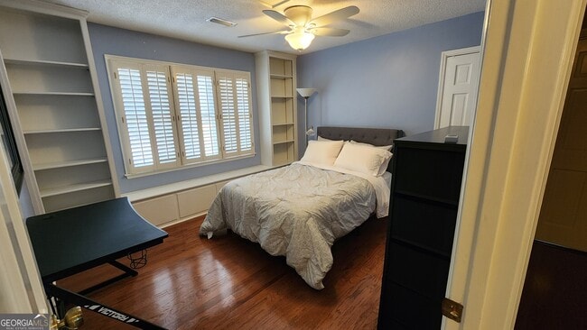 Building Photo - 180 Sycamore Bend