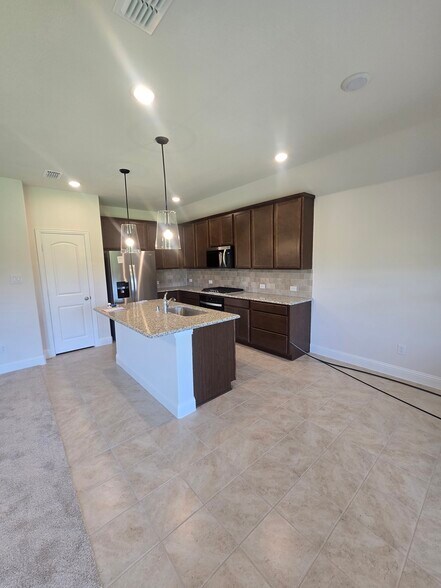 Building Photo - 849 Birdie Dr