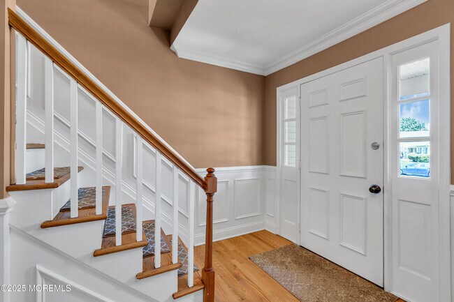 Building Photo - 17 Acorn Dr