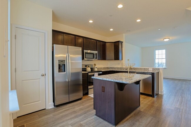 Primary Photo - 3 bedroom Townhome with unfinished basement!