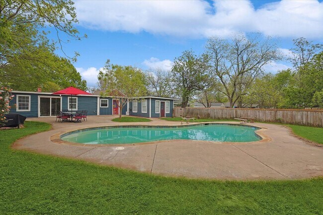 Primary Photo - Amazing Historic 1940's Home in Original C...