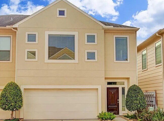 Primary Photo - 3811 Center Plaza Dr