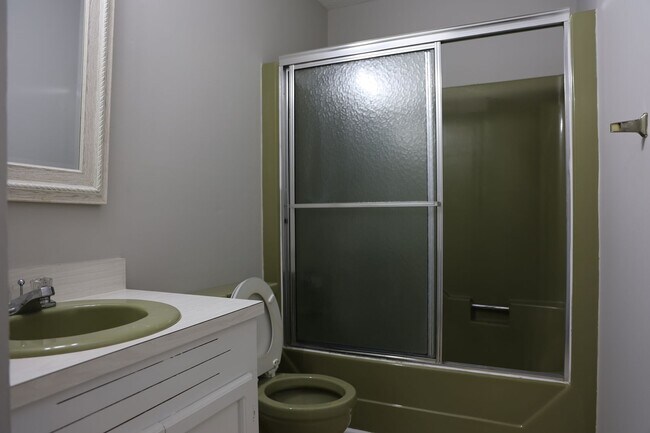 Building Photo - 510 S Vermont St