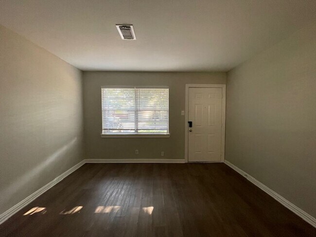 Building Photo - 1329 Harrison Ln