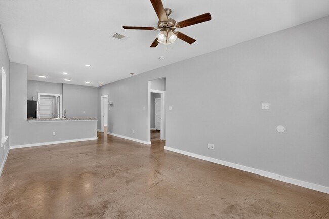 Building Photo - 213 S Baugh St