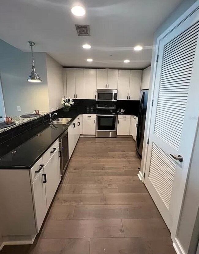 Building Photo - 777 N Ashley Dr