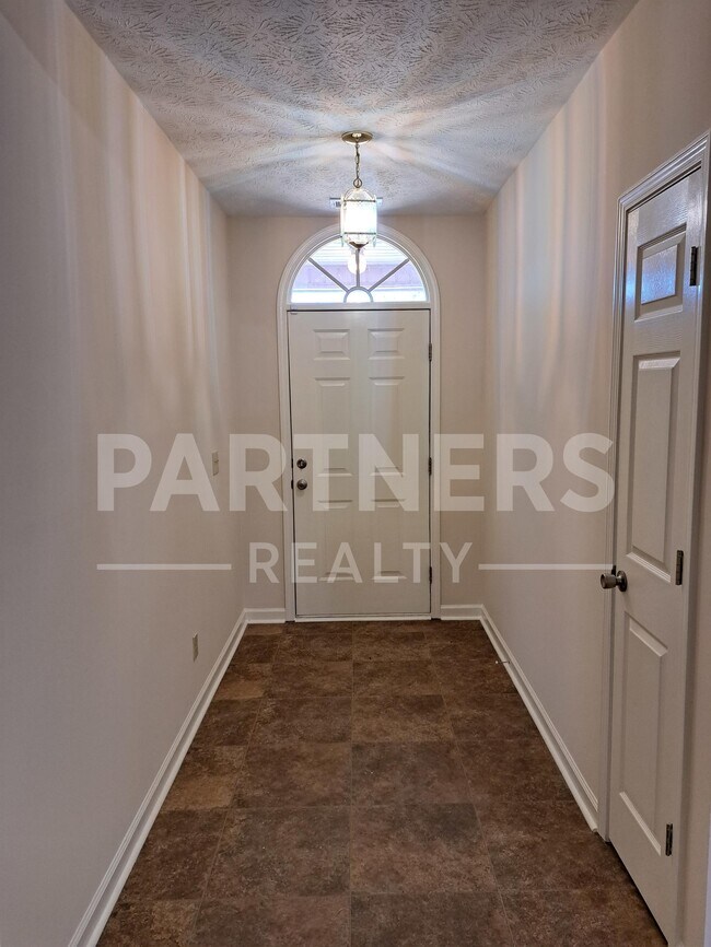 Building Photo - 844 Brookland Curv