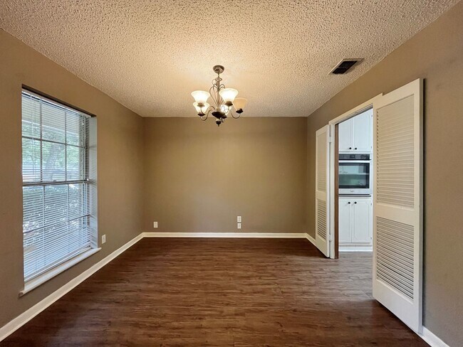 Building Photo - 3512 Glendale Dr