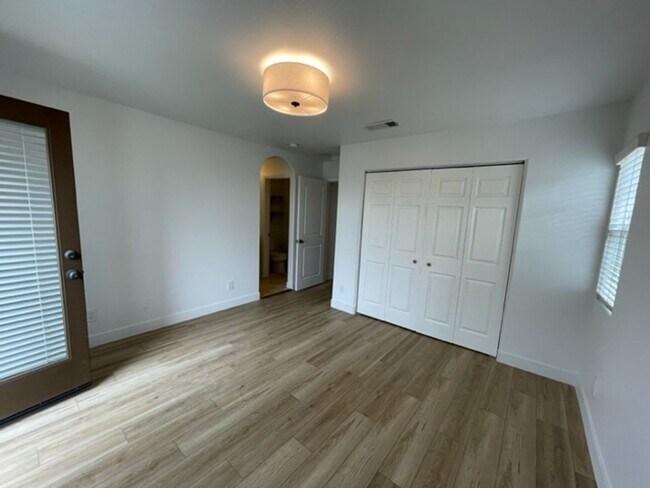 Building Photo - Rent Special - 2 weeks free rent!! 3 bedro...