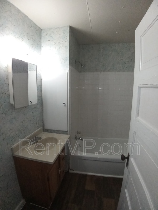 Building Photo - 810 S University Ave