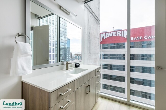 Building Photo - 151 S State St