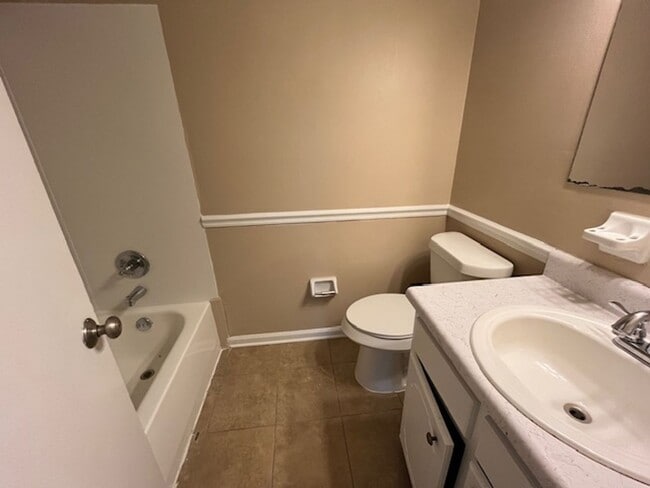 Building Photo - Renovated 3 Bedroom 1 Bath Home for Rent!