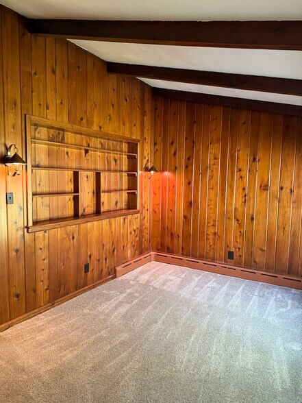 Building Photo - 317 West Dr
