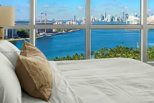 Building Photo - 100 South Pointe Dr